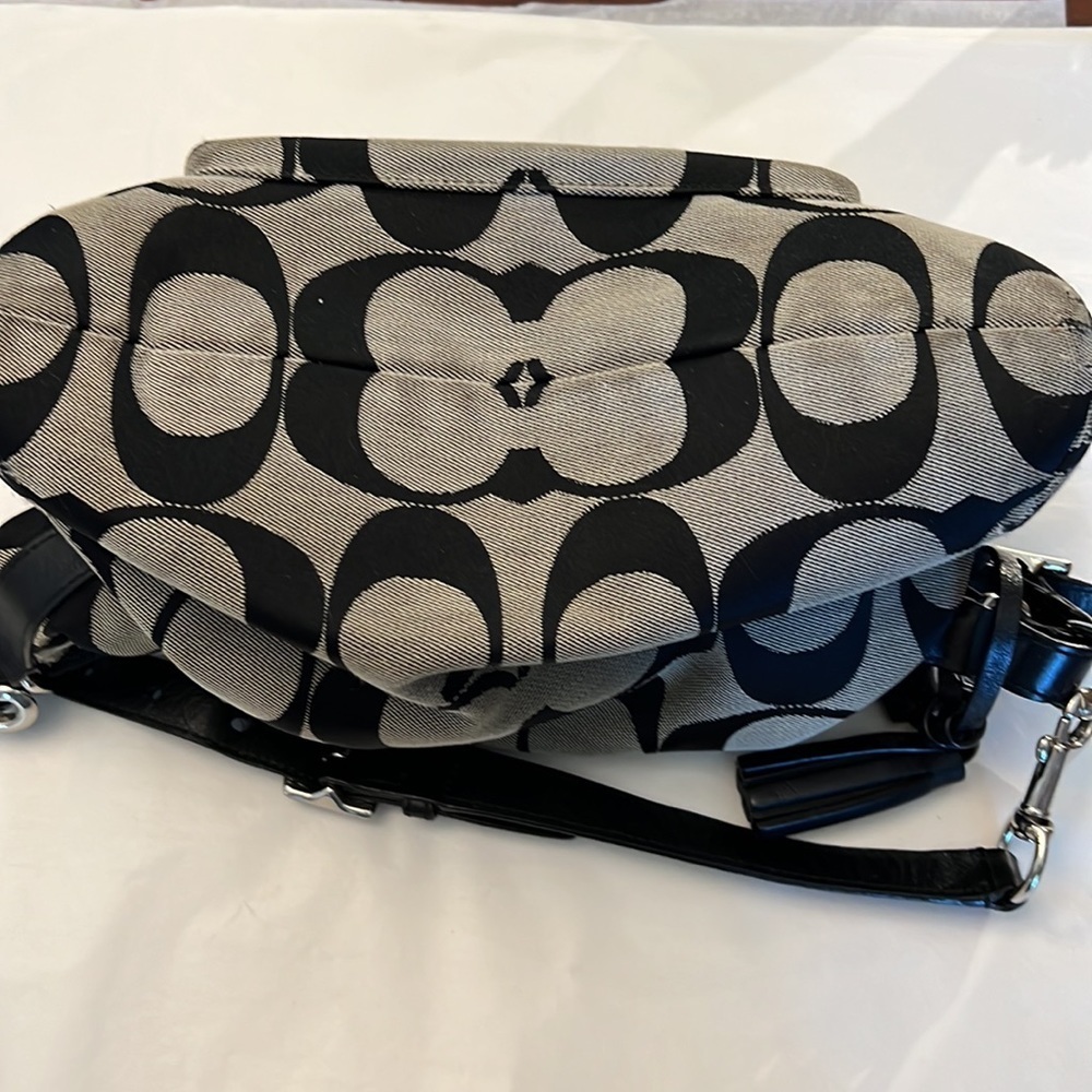 Coach Vintage Shoulder Bag with Signature C's in Light Gray and Black - Picture 11 of 11